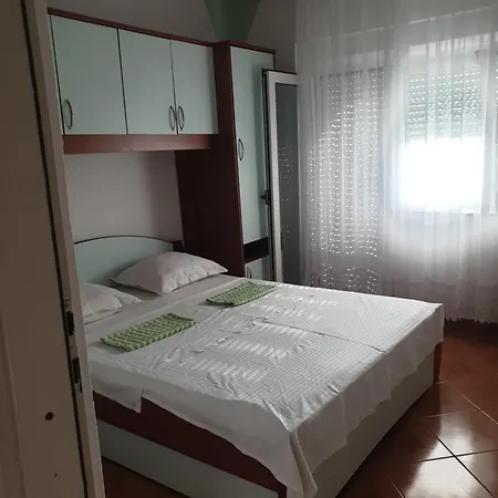 - Ivo I Slava Apartamento Sukošan